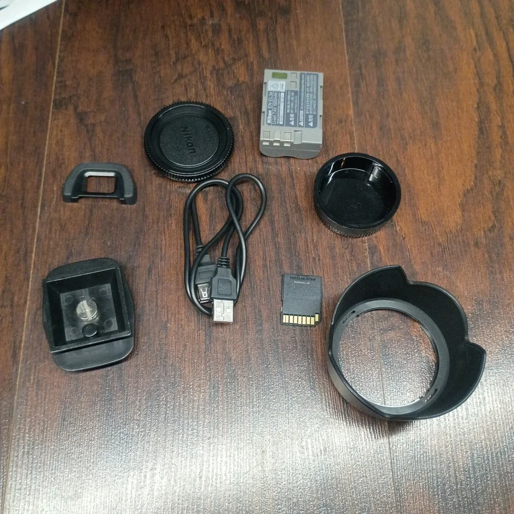 Nikon D80 10.2MP Digital SLR Camera Bundle 18-55mm VR 55-200mm ED 32GB Card Case